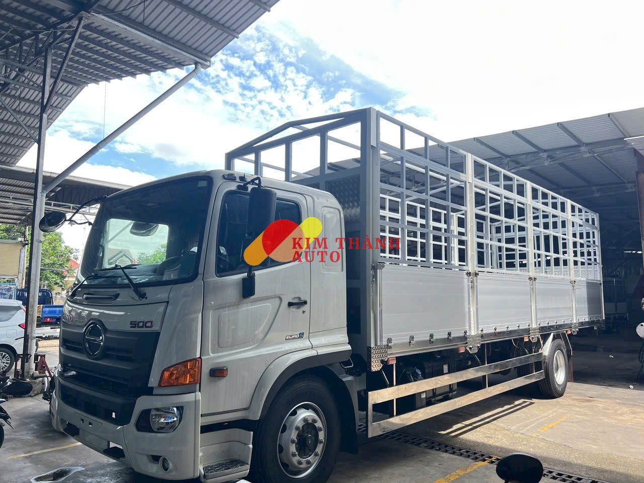 Xe tải Hino 8 tấn thùng bạt - Ảnh 2