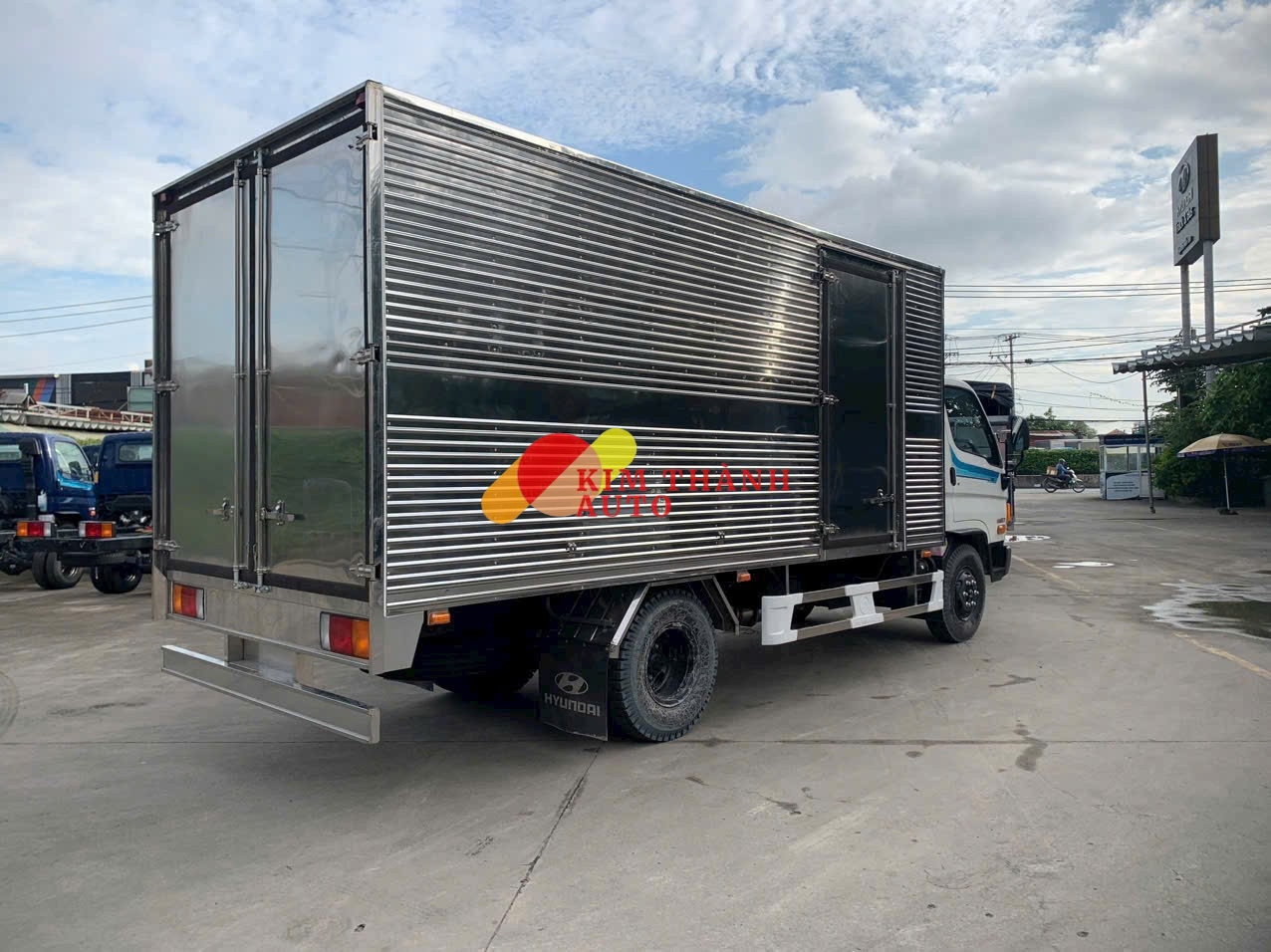 Xe tải Hyundai W11S 6.5 tấn thùng kín dài 5m - Ảnh 2