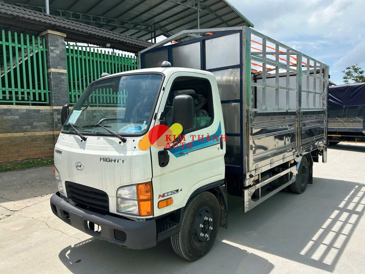 Xe tải Hyundai N550L 2.7 tan thùng bạt bửng nâng - Ảnh 4