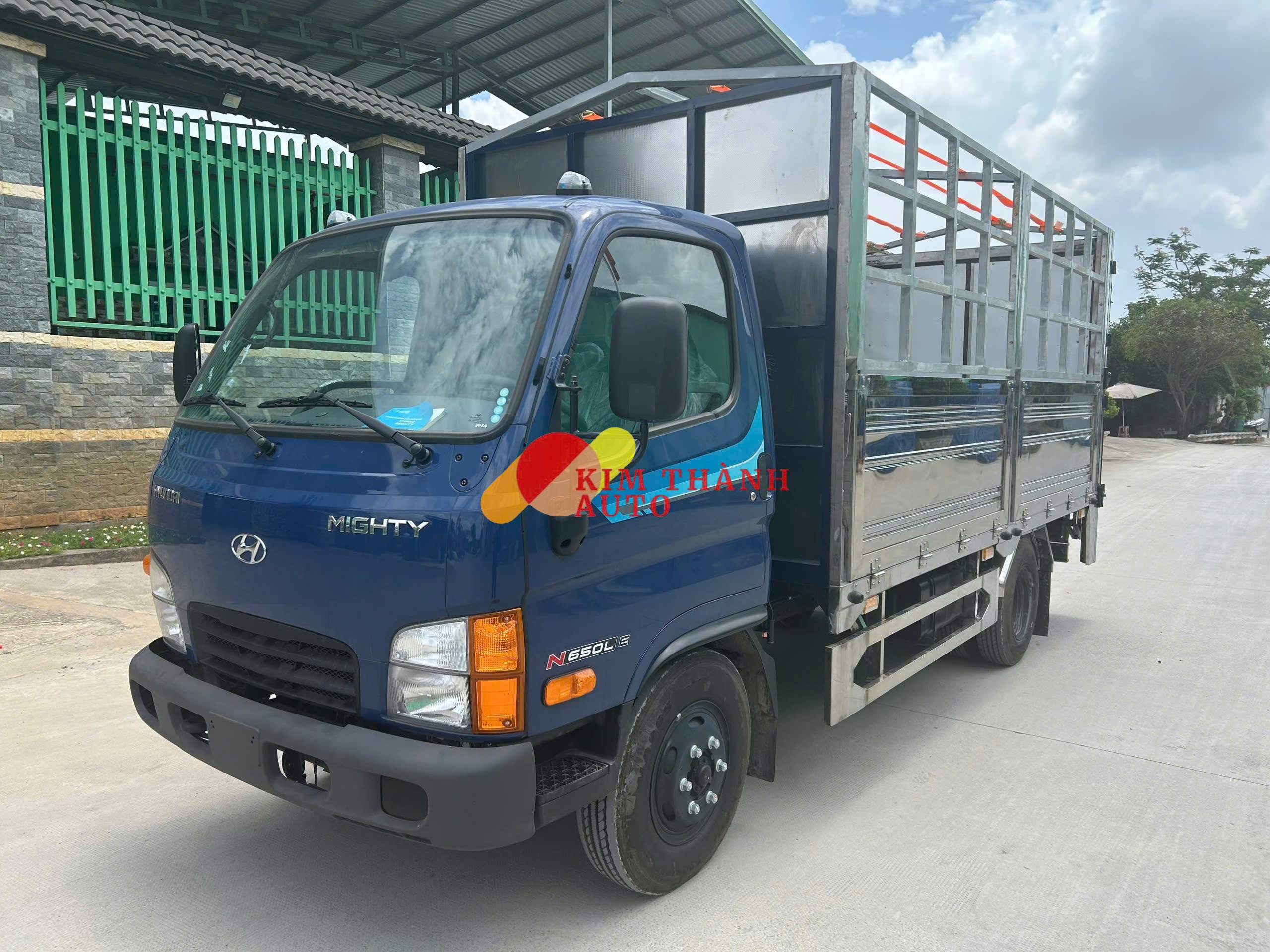 Xe tải Hyundai N650L 3.5 tấn thùng bạt bửng nâng - Ảnh 2