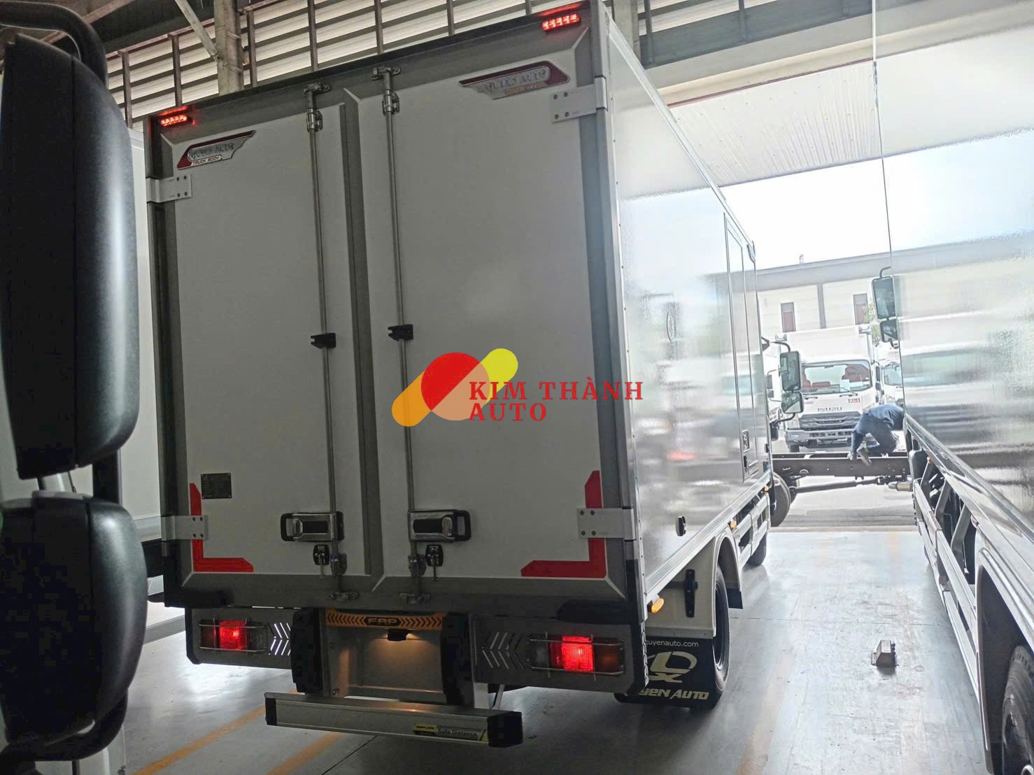 Xe tải Isuzu 1.9 tấn đông lạnh - Ảnh 2