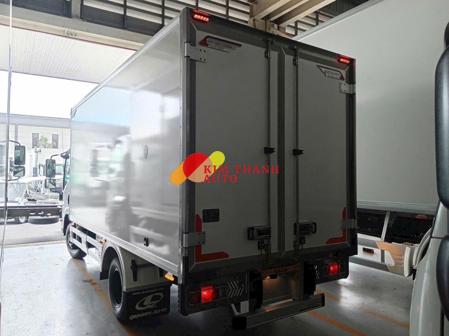 Xe tải Isuzu 1.9 tấn đông lạnh - Ảnh 3
