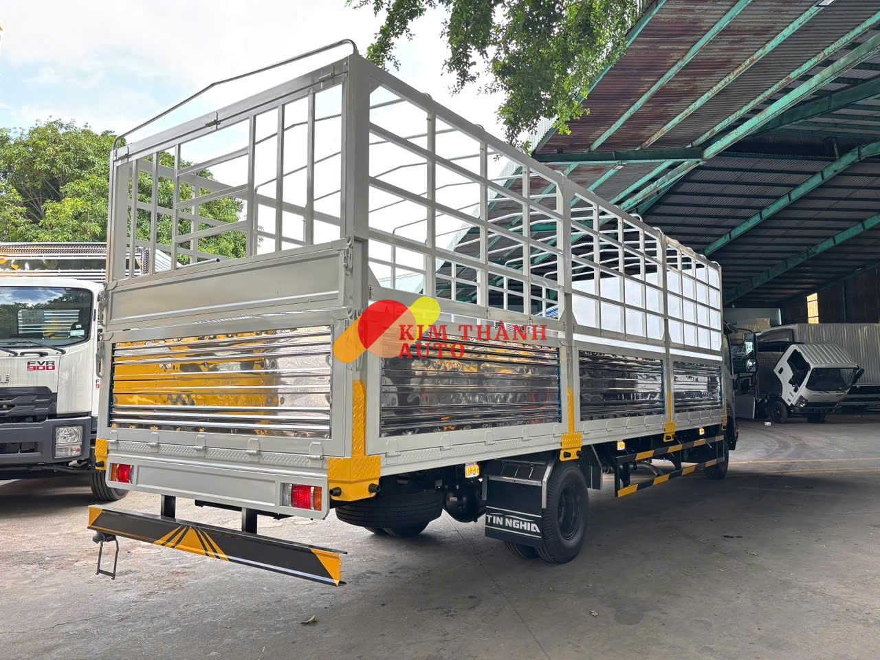 Xe Tải Isuzu FRR650NE5 6.5 tấn thùng bạt - Ảnh 3