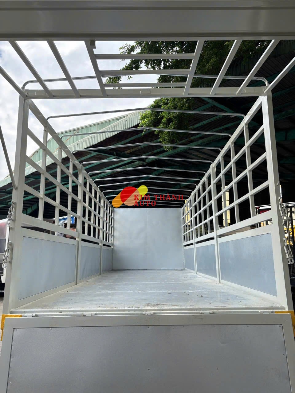 Xe Tải Isuzu FRR650NE5 6.5 tấn thùng bạt - Ảnh 4