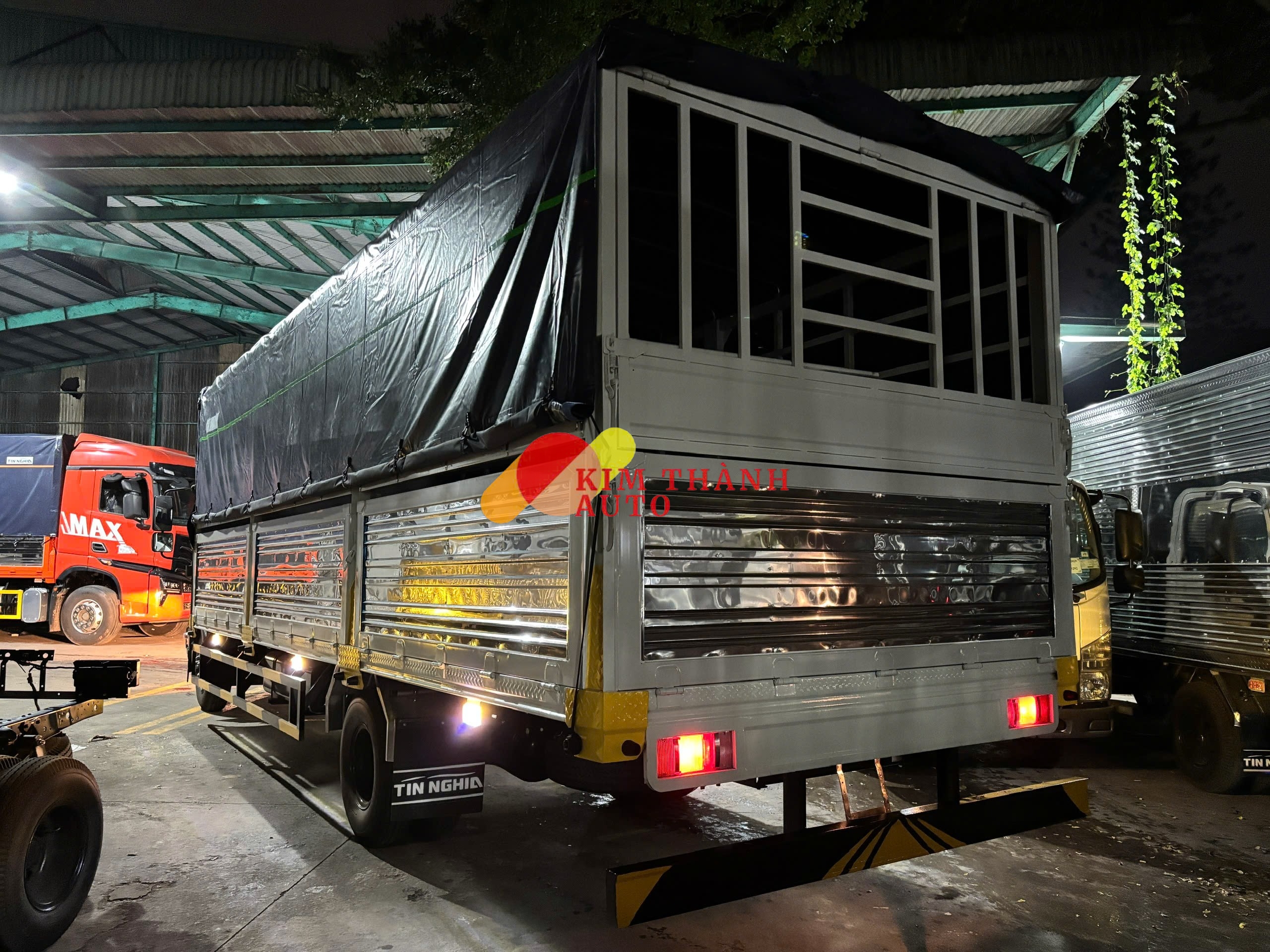 Xe Tải Isuzu FRR650NE5 6.5 tấn thùng bạt - Ảnh 7