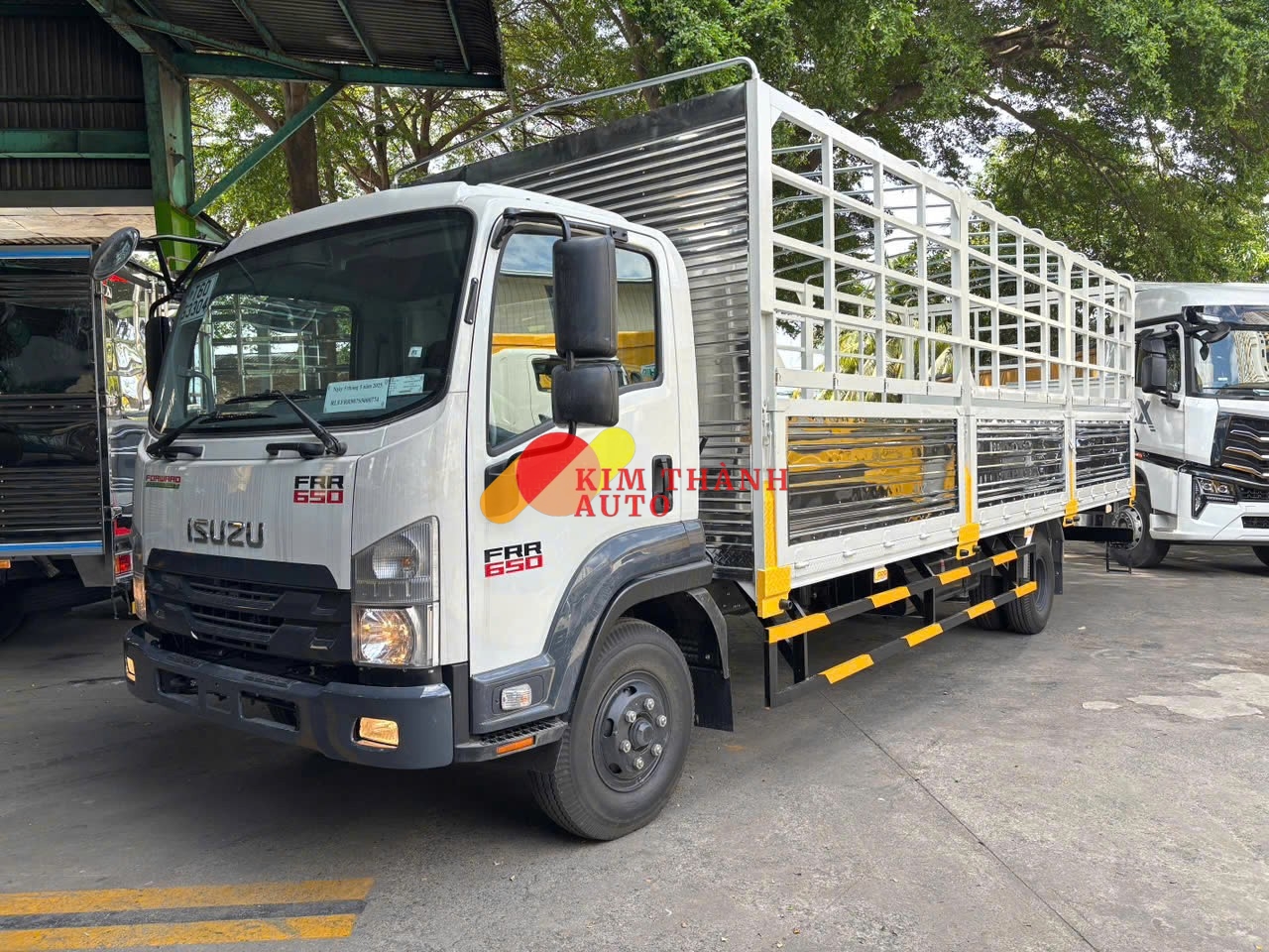 Xe Tải Isuzu FRR650NE5 6.5 tấn thùng bạt