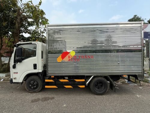 Xe tải Isuzu 2.3 Tấn QKR 230 Thùng kín