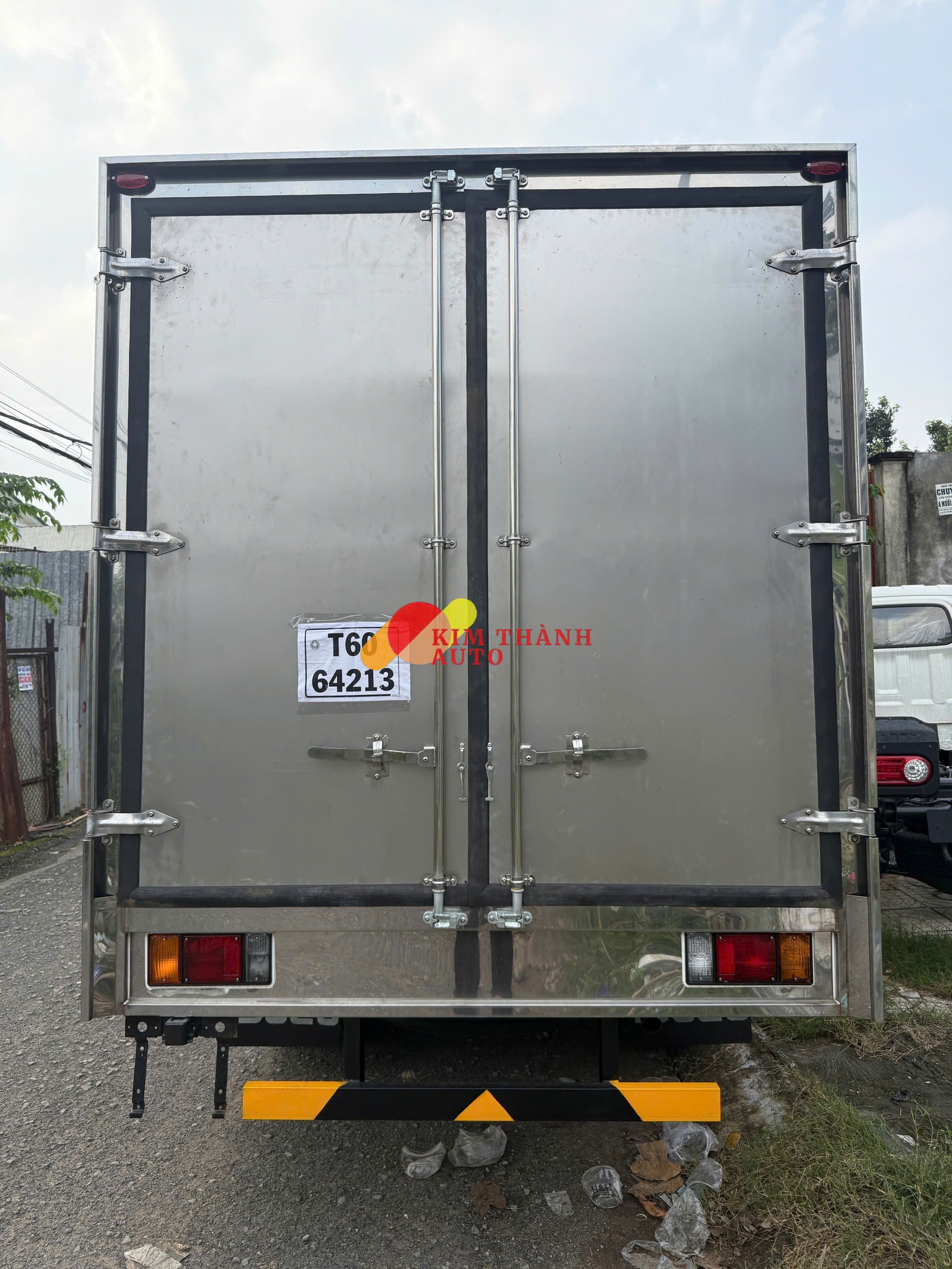 Xe tải Isuzu 2.3 Tấn QKR 230 Thùng kín - Ảnh 3