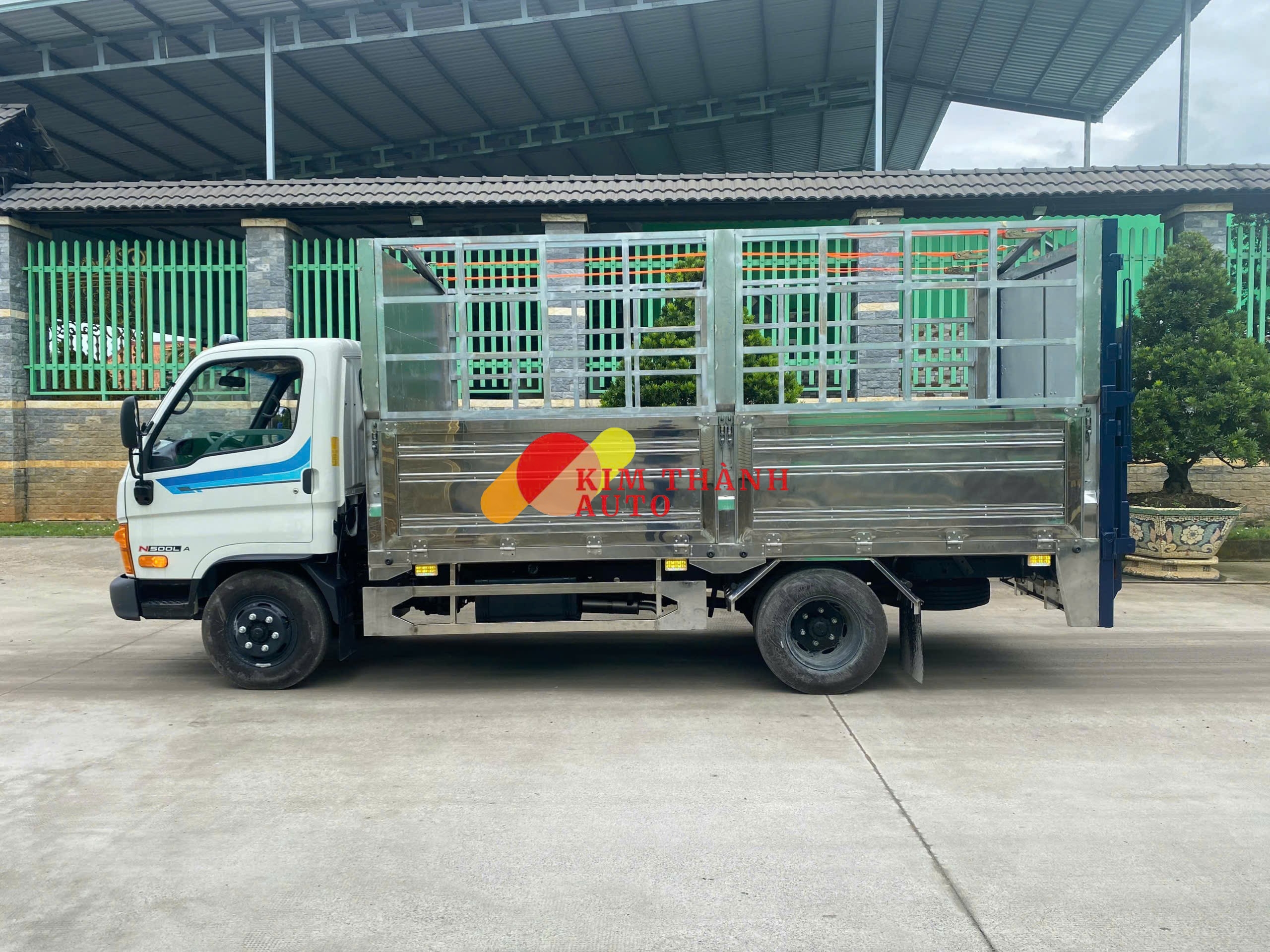 Xe tải Hyundai N500L 1.9 Tấn thùng bạt bửng nâng - Ảnh 2