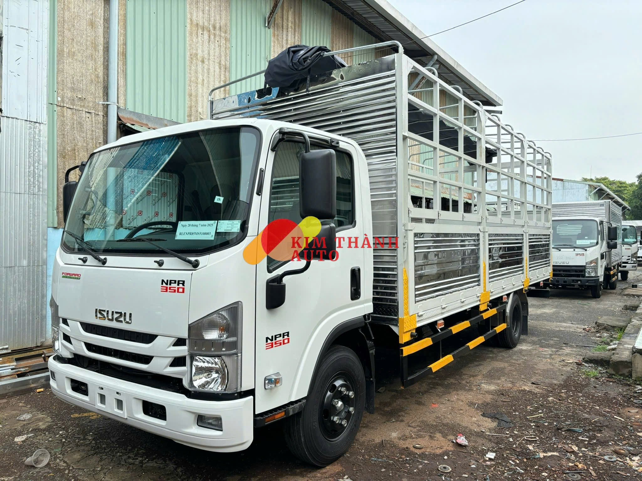 Xe tải Isuzu NPR350 3T5 Thùng Dài 6M2 - Ảnh 2