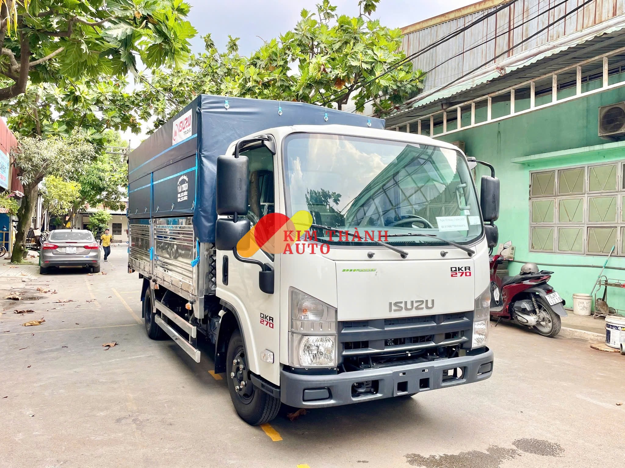 Xe tải Isuzu QKR270 2.7 tấn thùng bạt dai 4.5m - Ảnh 2