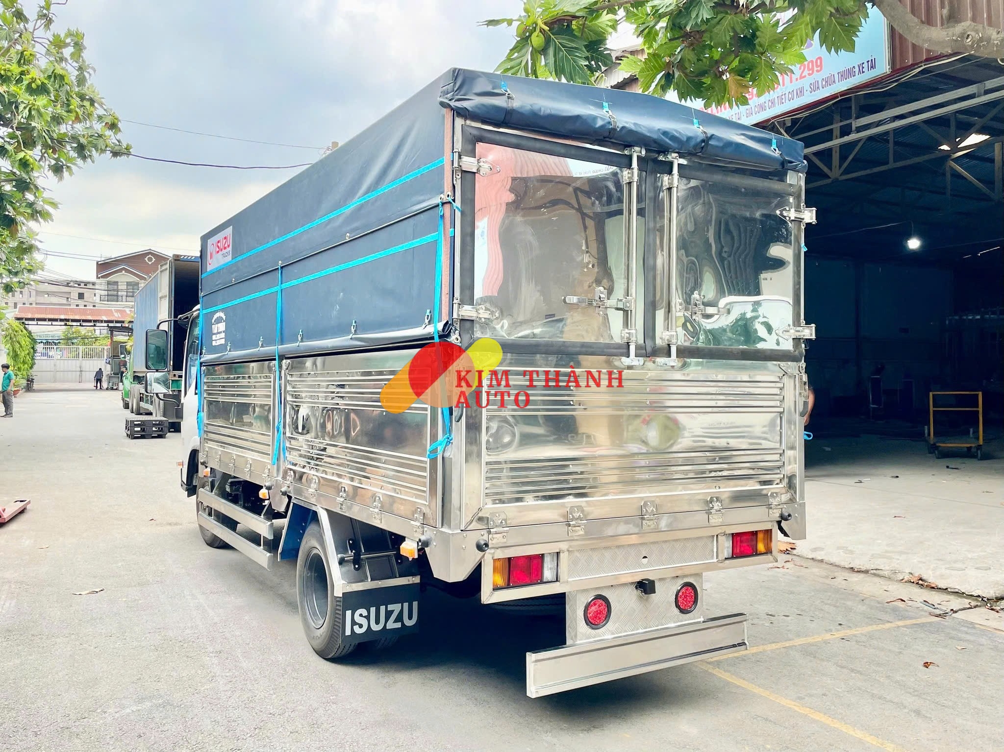 Xe tải Isuzu QKR270 2.7 tấn thùng bạt dai 4.5m - Ảnh 4