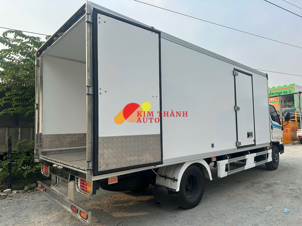 Xe Hyundai 6.8 Tấn W11SL Thùng Kín Composite 5m7 - Ảnh 6