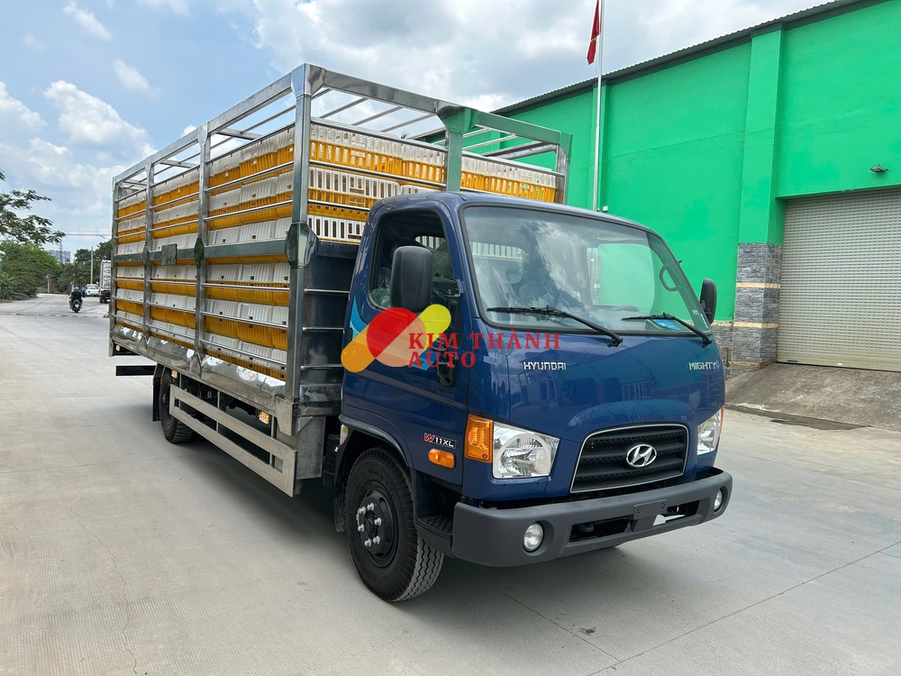 Xe Tải Hyundai W11XL 6.5 Tấn Thùng Chở Gia Cầm 6m3