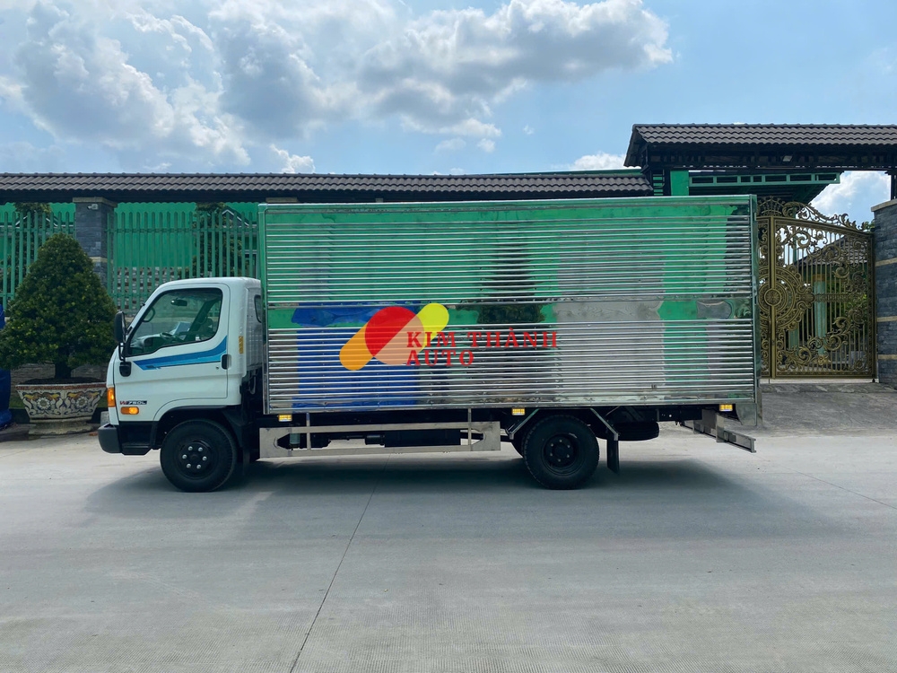 Xe Hyundai W750L 3T5 Thùng Kín Inox 4M9 - Ảnh 5