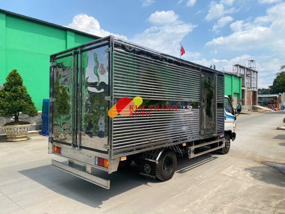 Xe Hyundai W750L 3T5 Thùng Kín Inox 4M9 - Ảnh 3