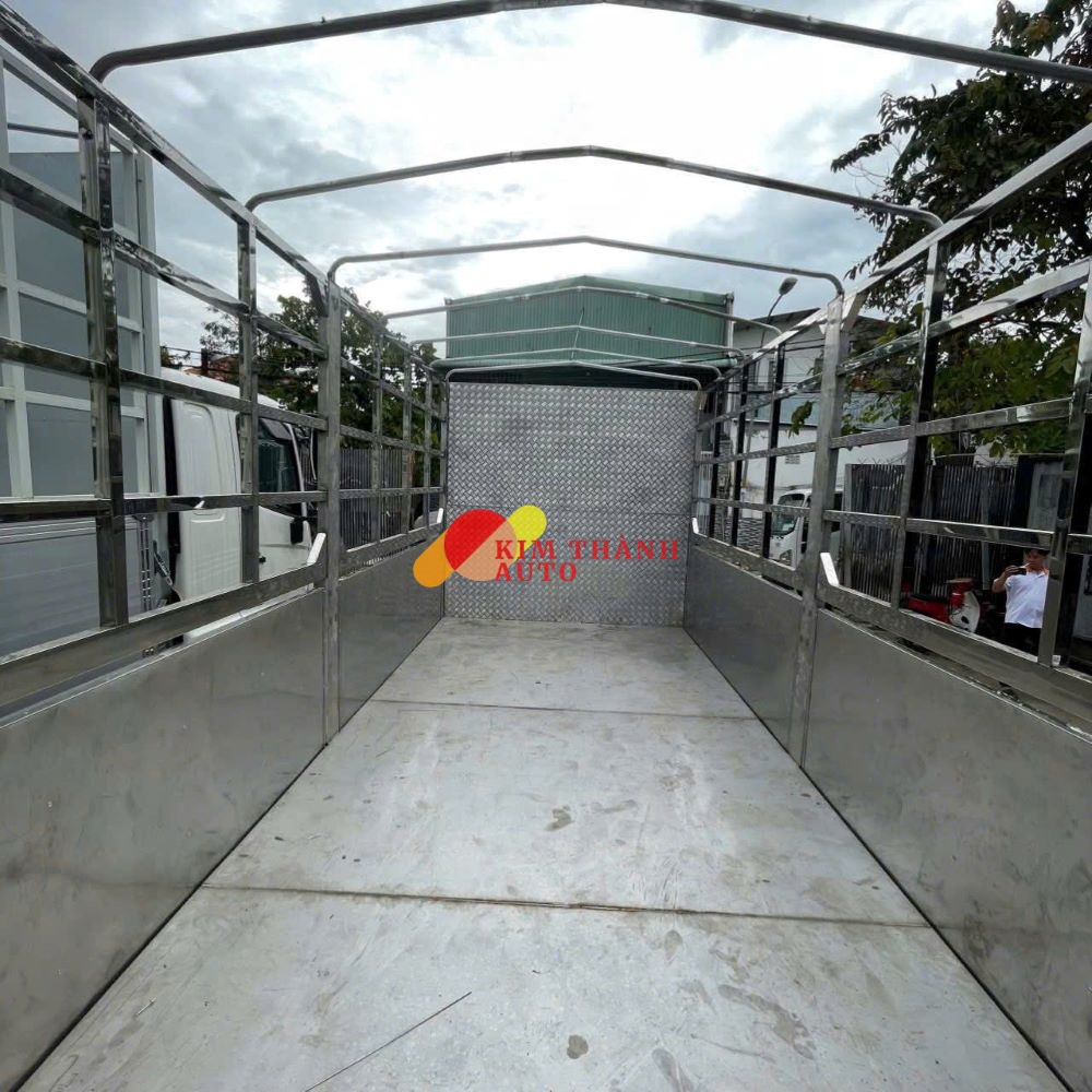 Xe Isuzu NPR350 3T5 Thùng Mui Bạt 6M2 - Ảnh 2