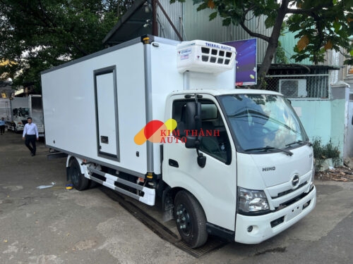 Xe Hino XZU720L Thùng Đông Lạnh 3T5