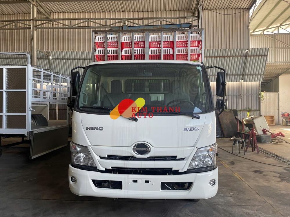 Xe Hino XZU730L Chở Gia Cầm 224 Lồng