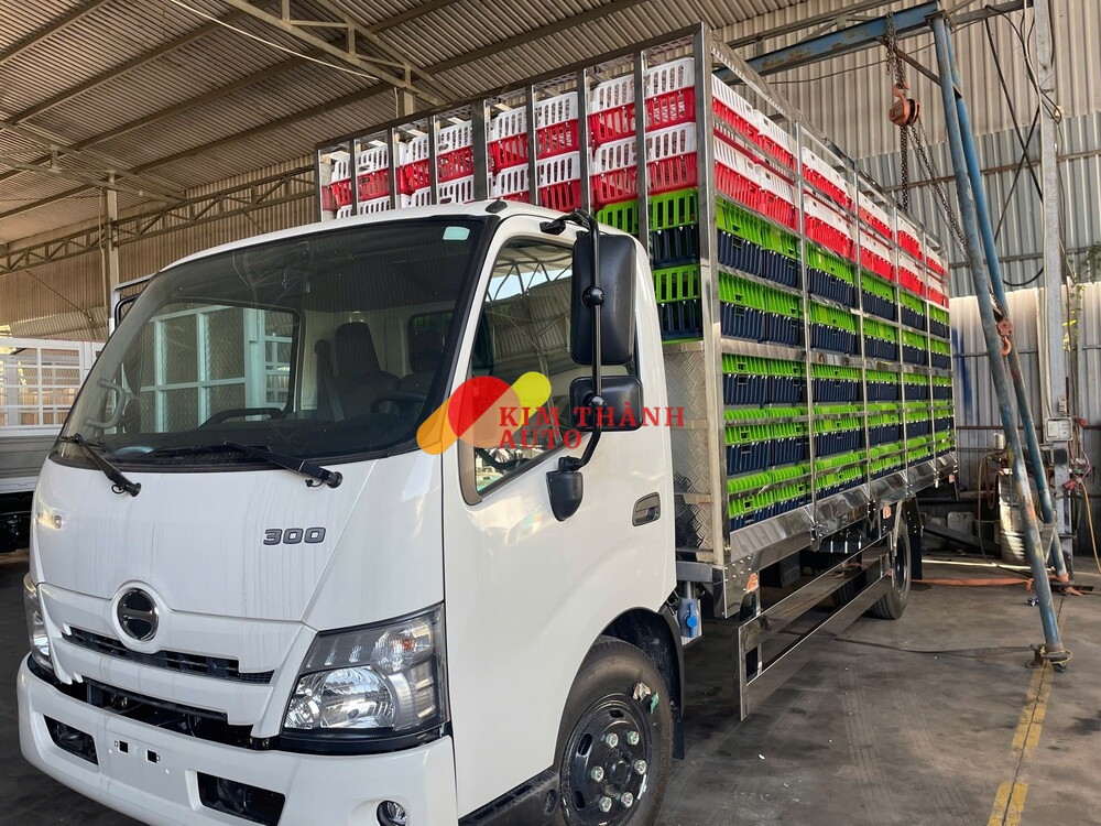 Xe Hino XZU730L Chở Gia Cầm 224 Lồng - Ảnh 3